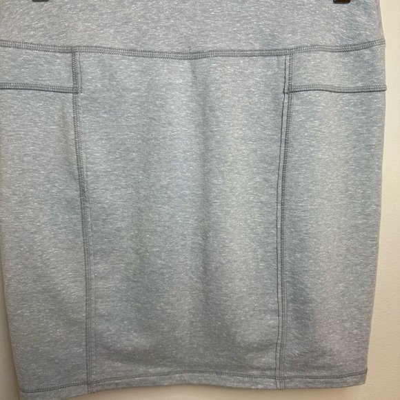 Athleta | Heathered Gray SoHo Pull-On Skirt - Picture 4 of 6